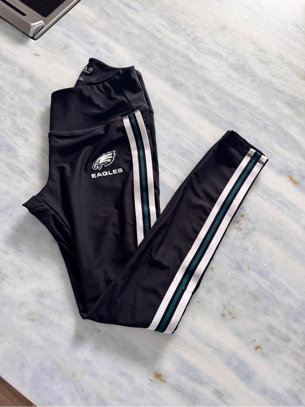 💚🏈 Philadelphia Eagles Women’s Workout Clothes – Excellent Condition! 🏈💚